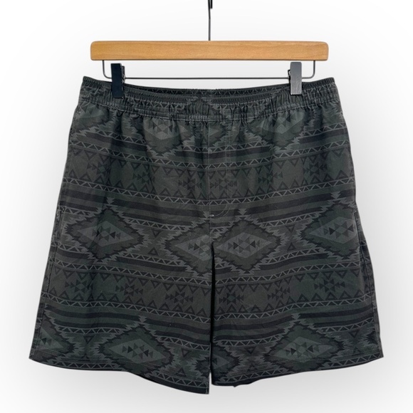 Chubbies Dark Grey Geometric Aztec Elastic Patterned Shorts Large 7" Inseam - Picture 1 of 5